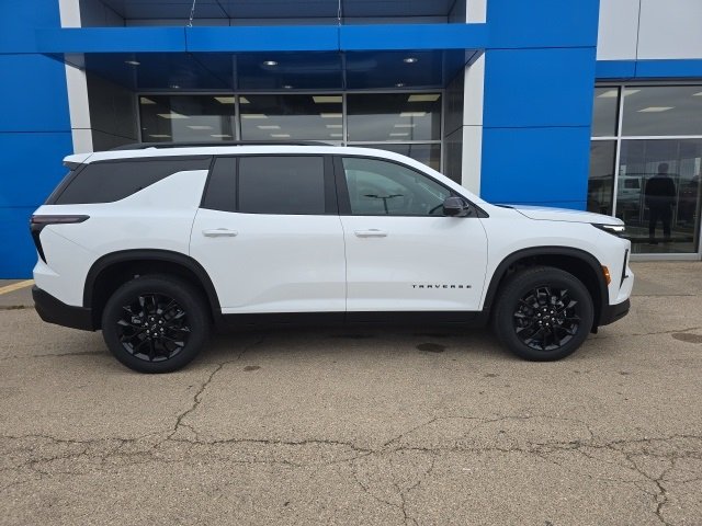 2026 Chevrolet Traverse photo 3