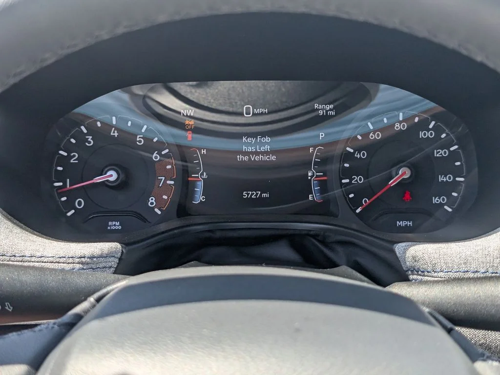 Used 2025 White Jeep Latitude image 25
