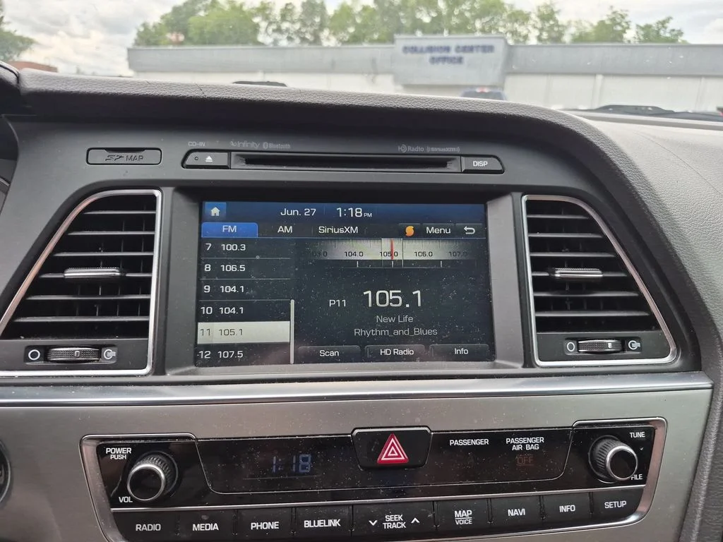 Used 2015 Shale Gray Metallic Hyundai Limited image 28
