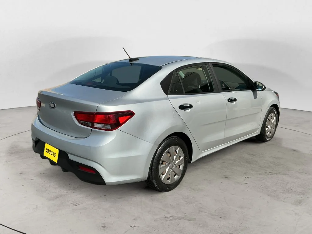 Used 2018 Silver Kia LX image 5