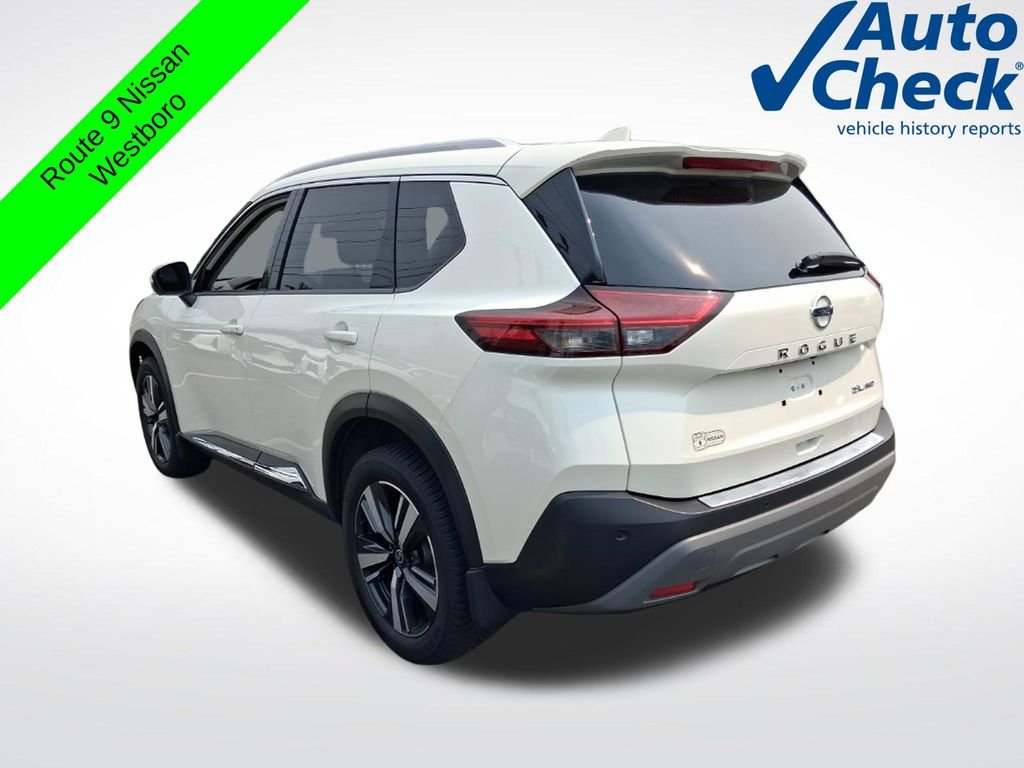 Used 2021 White Nissan SL image 5