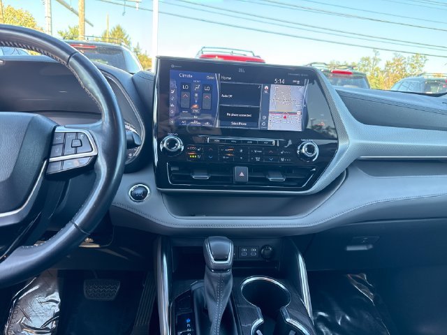Used 2022 Gray Toyota Platinum image 20