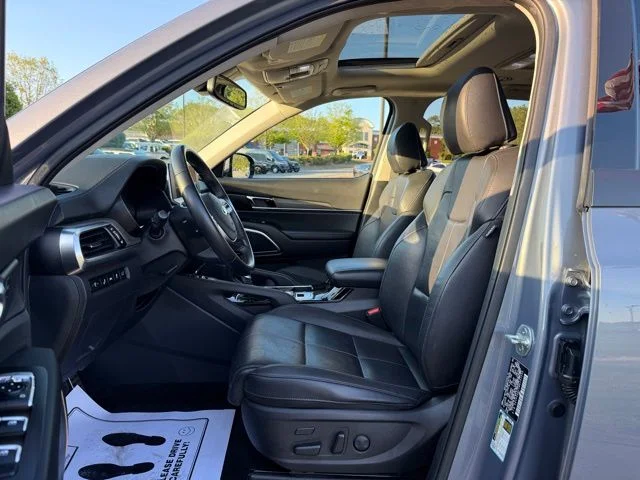 Used 2021 Silver Kia SX image 13