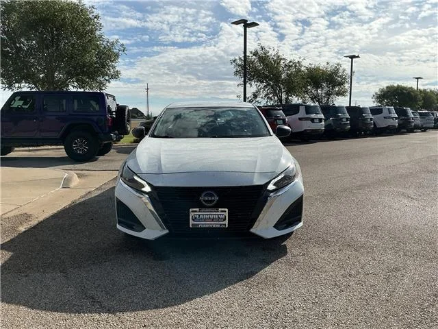 Used 2025 Pearl White Tricoat Nissan SV image 3
