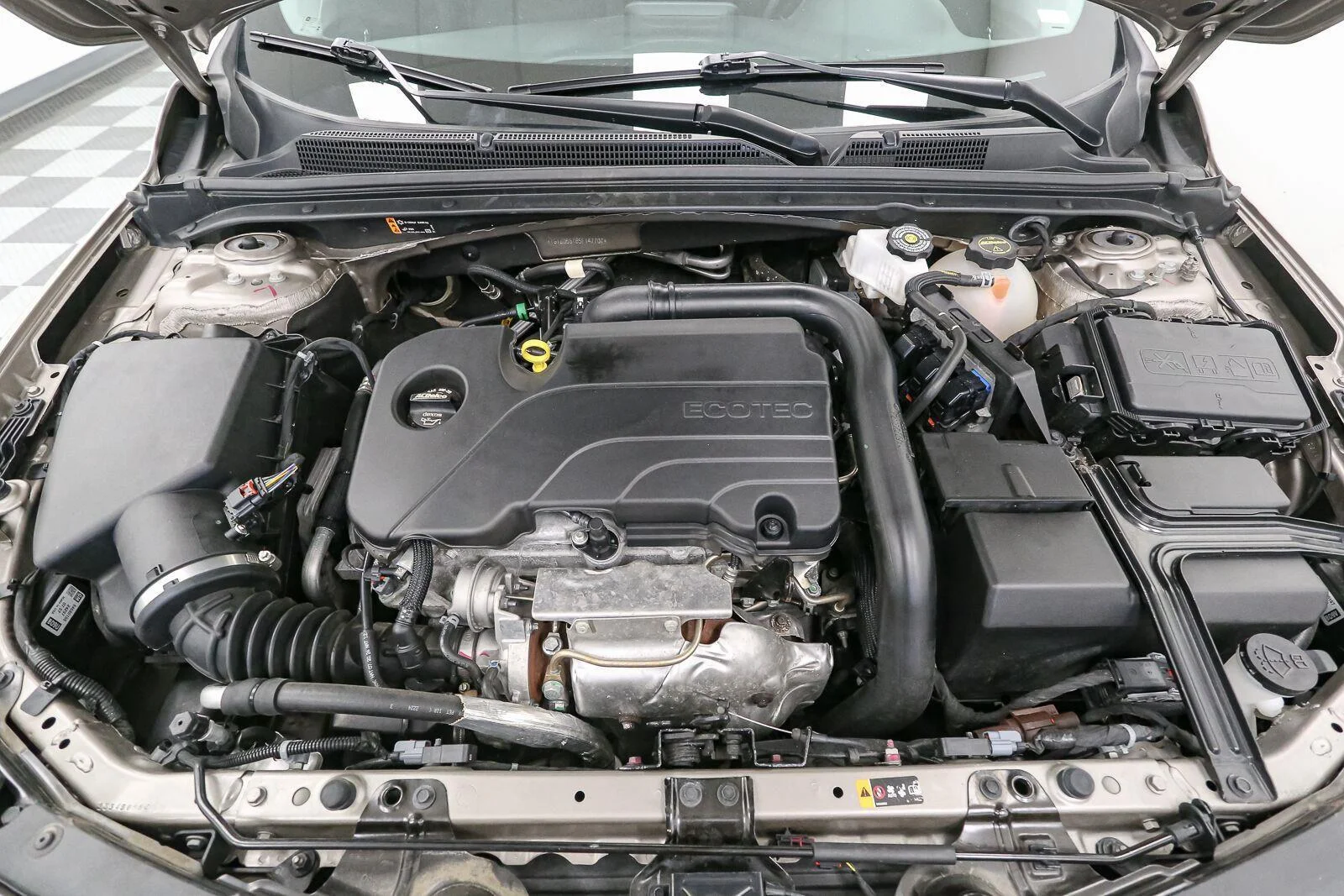 Used 2025 Mineral Gray Metallic Chevrolet LT image 14