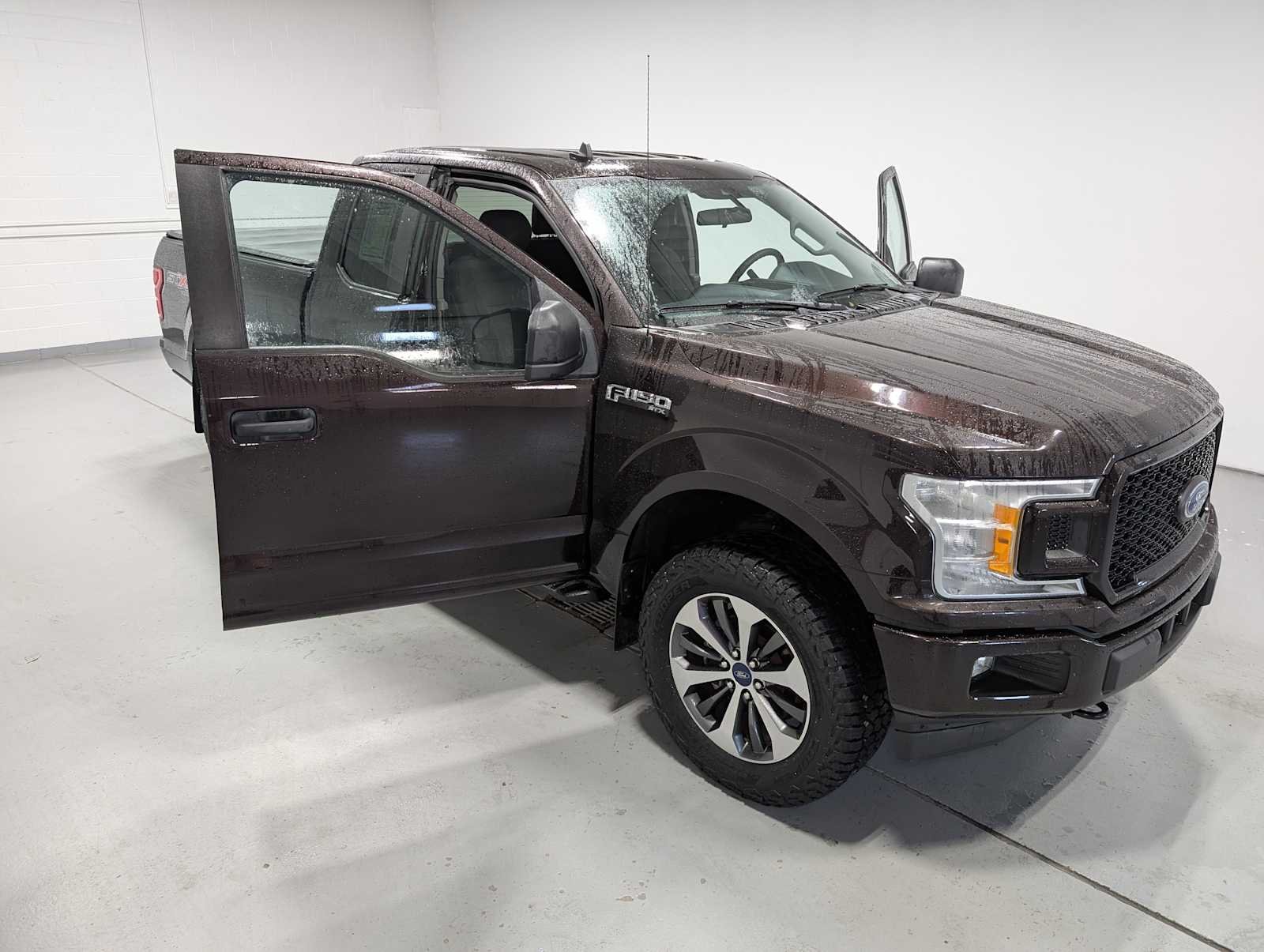 Used 2020 Magma Red Ford XL image 16