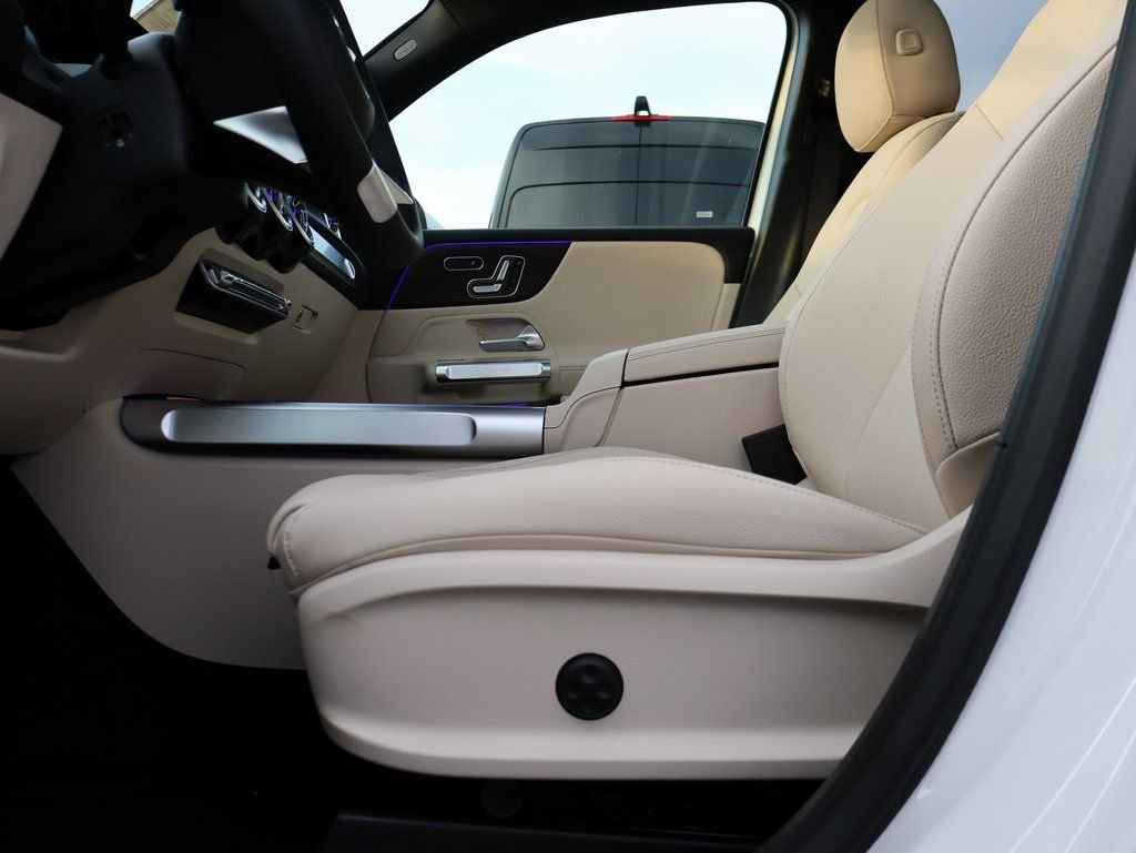 New 2026 Polar White Mercedes-Benz GLB 250 image 38