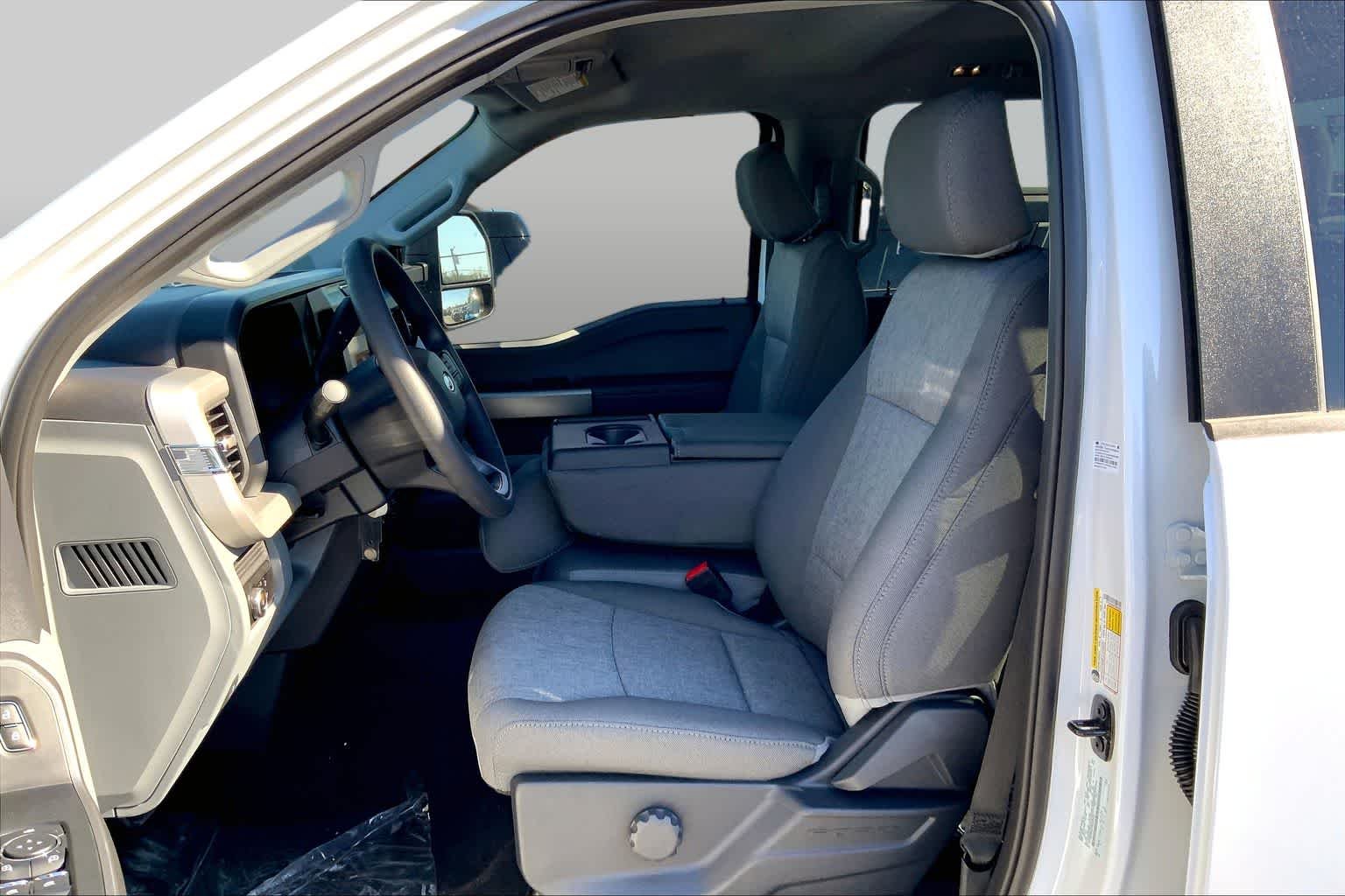 New 2026 Oxford White Ford F-250® XL image 7