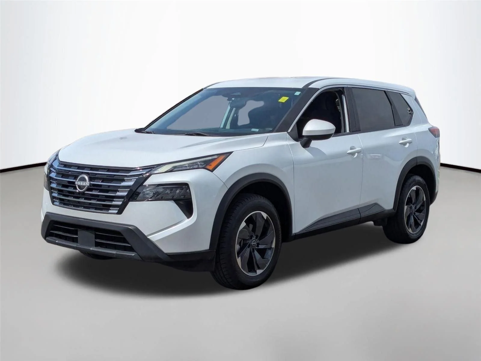 Used 2024 Everest White Pearl Nissan SV image 2