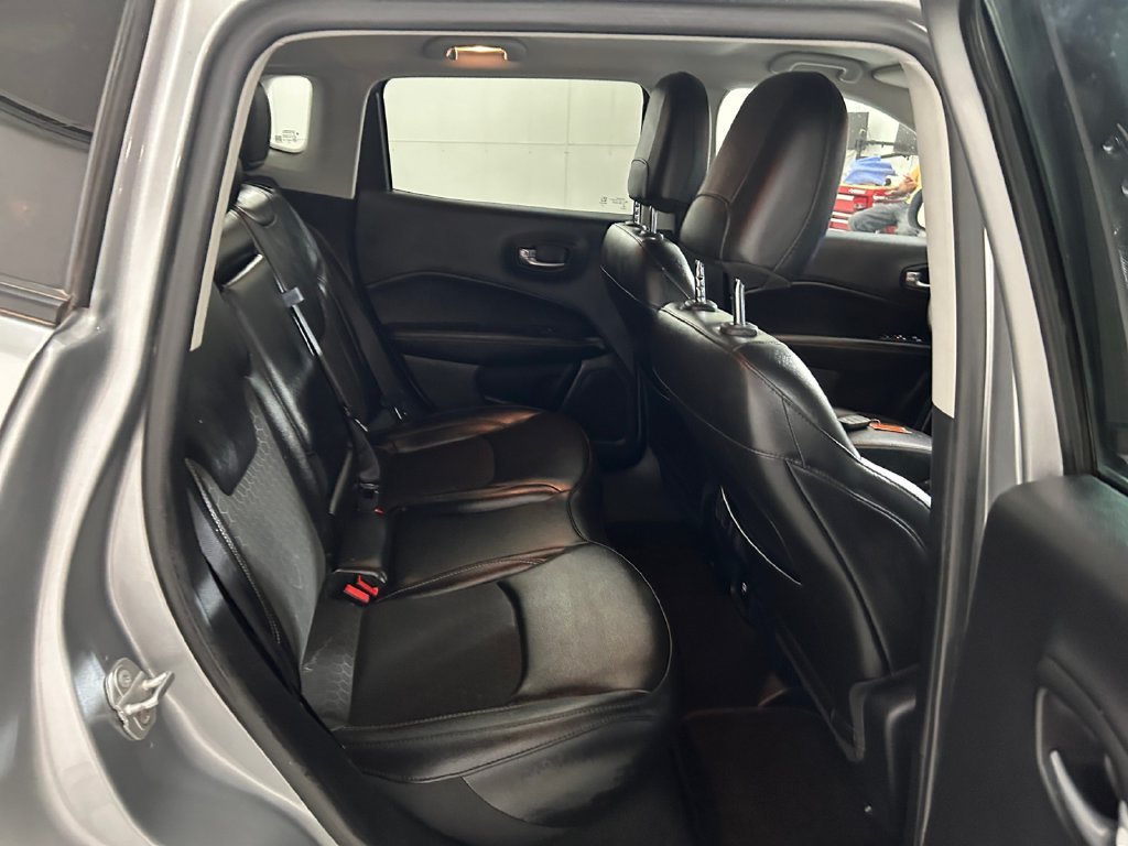 Used 2021 Silver Jeep Latitude image 17