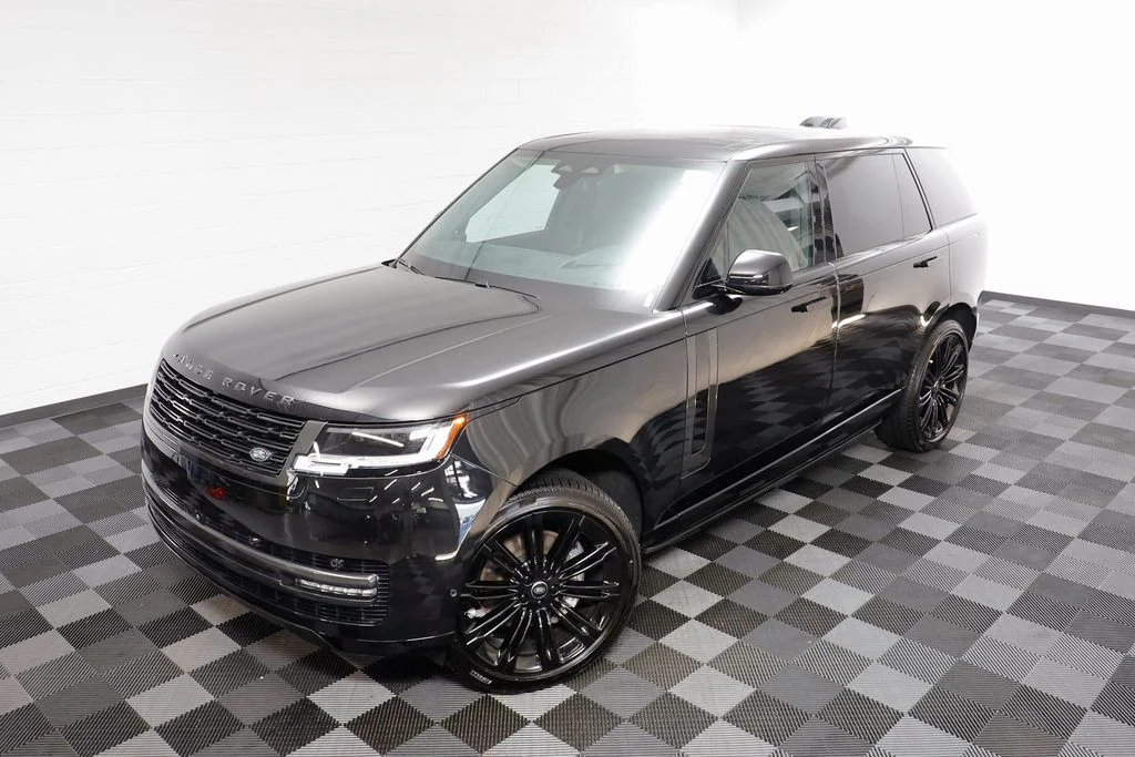 New 2025 Black Land Rover SE LWB 7 Passenger image 2