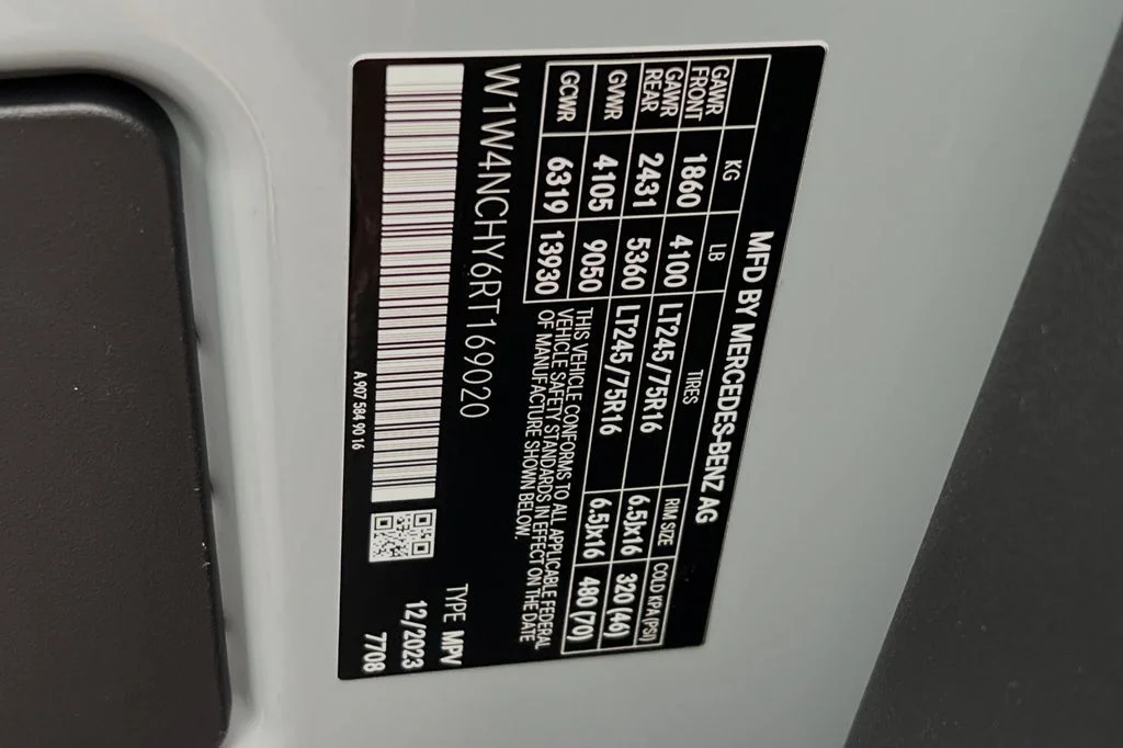 Used 2024  Mercedes-Benz Cargo 170 WB image 26