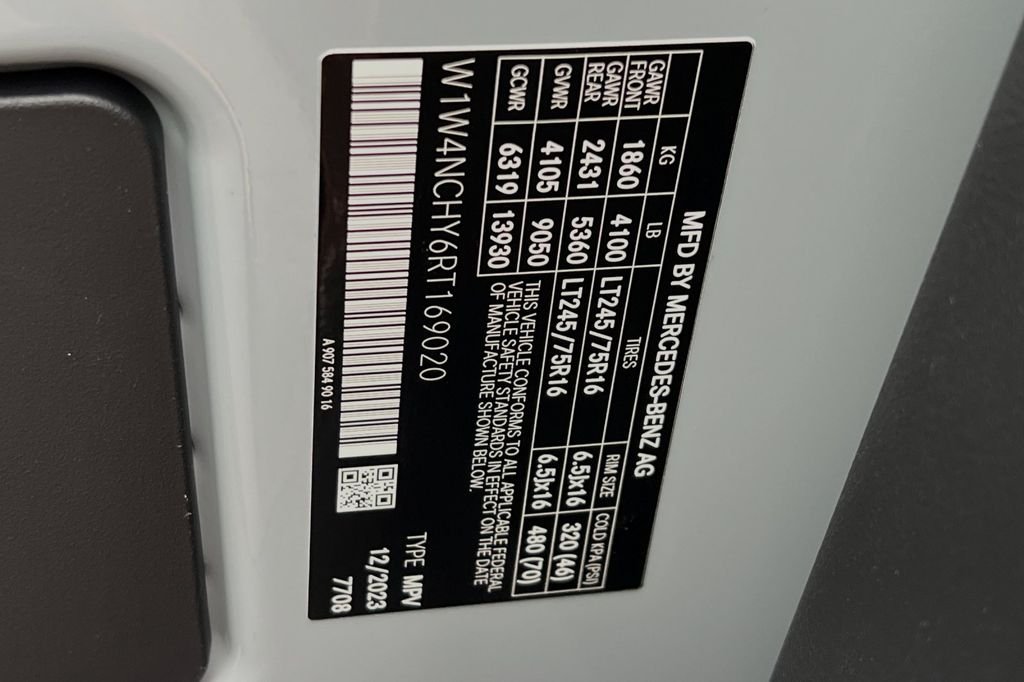 Used 2024  Mercedes-Benz Cargo 170 WB image 26