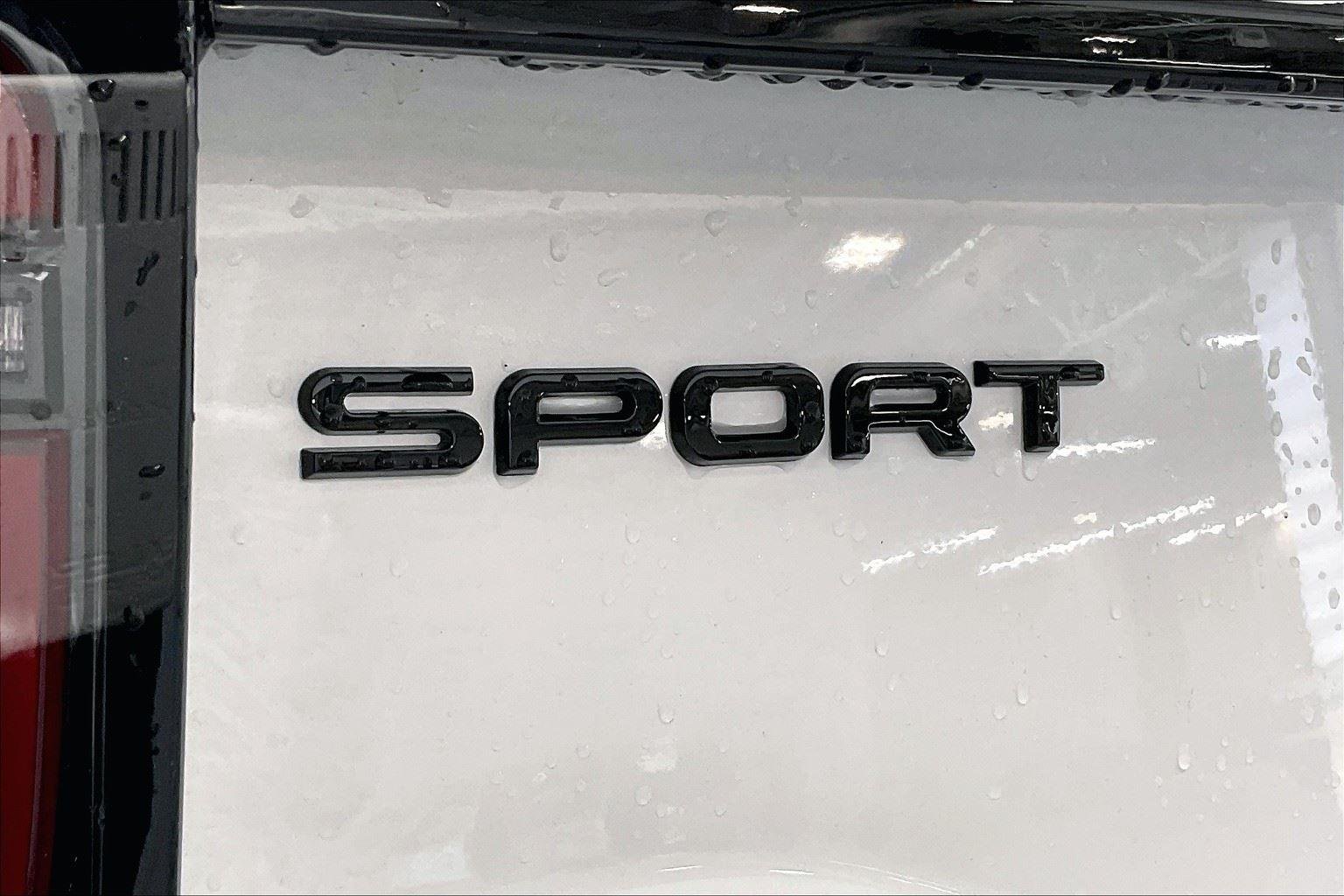 Used 2025  Land Rover Dynamic SE image 8