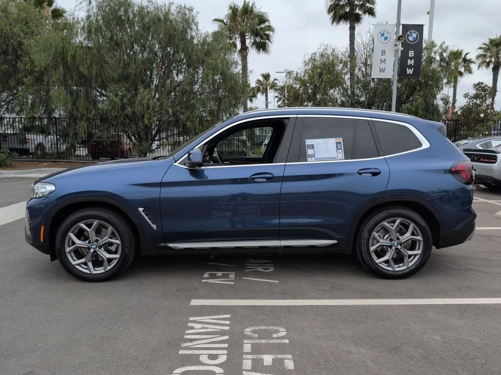Used 2023 Blue BMW xDrive30i image 5