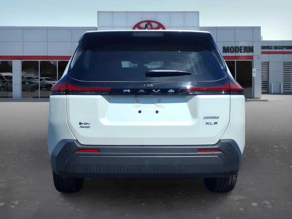 Used 2026 Wind Chill Pearl Toyota XLE Premium image 4