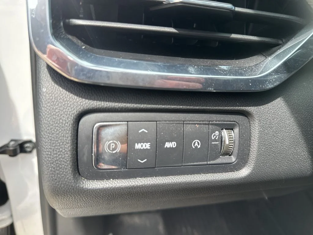 Used 2025 White GMC Denali image 13