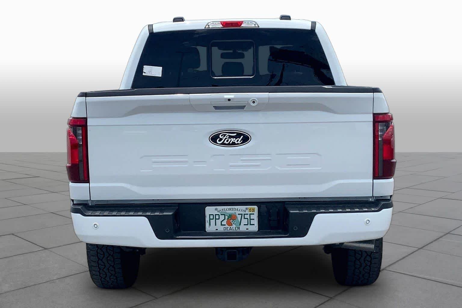 New 2026 Oxford White Ford XLT image 4