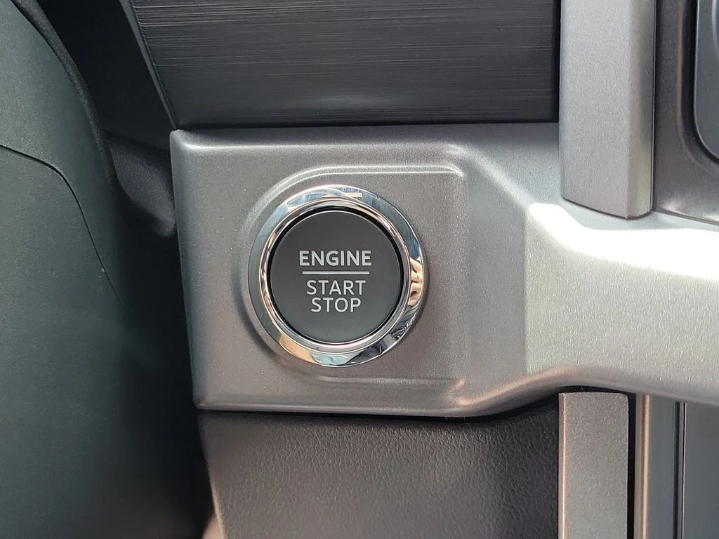 New 2026 Agate Black Metallic Ford XLT image 30