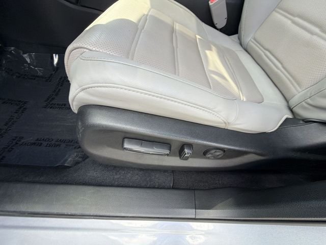 Used 2022 Silver Honda EX-L image 12