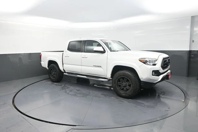 Used 2022 White Toyota SR5 image 25