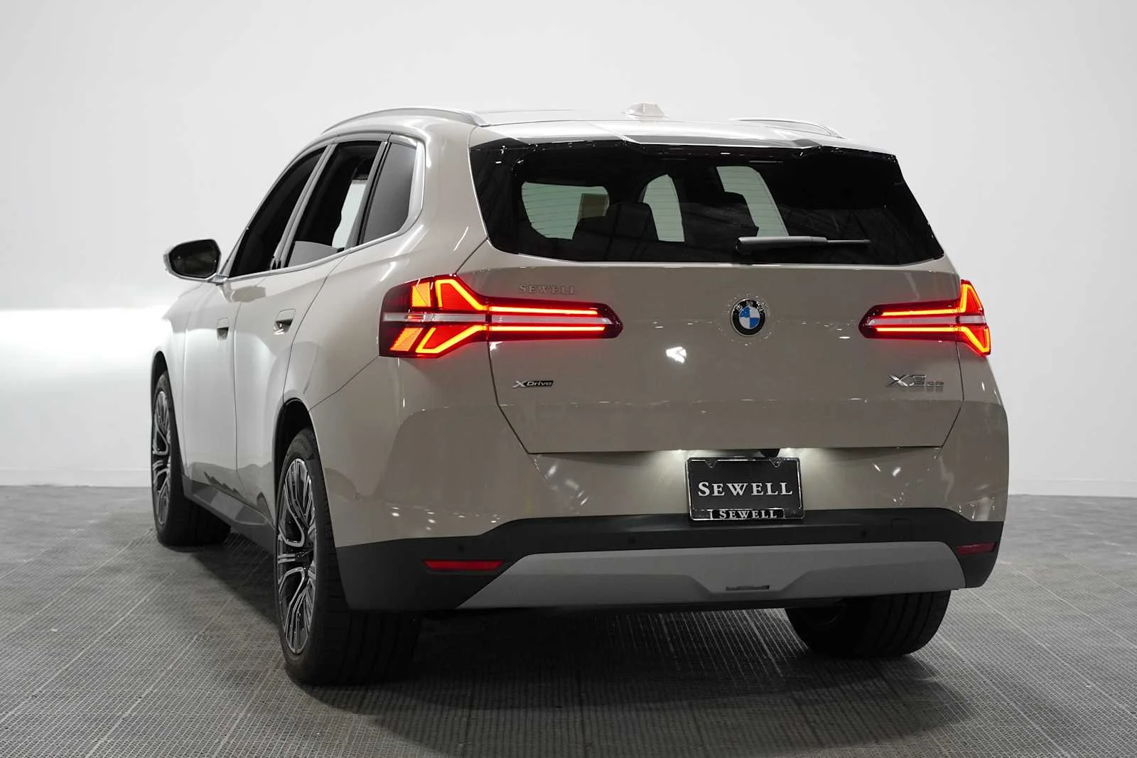 New 2026 Dune Grey Metallic BMW 30 xDrive image 4