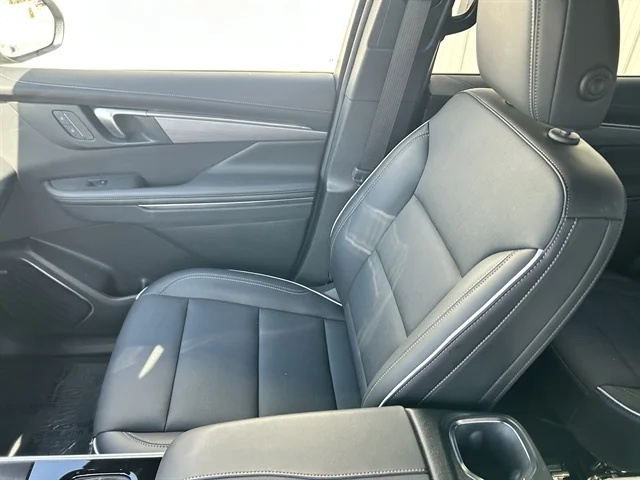 Used 2025 WHITE BUICK Preferred image 17