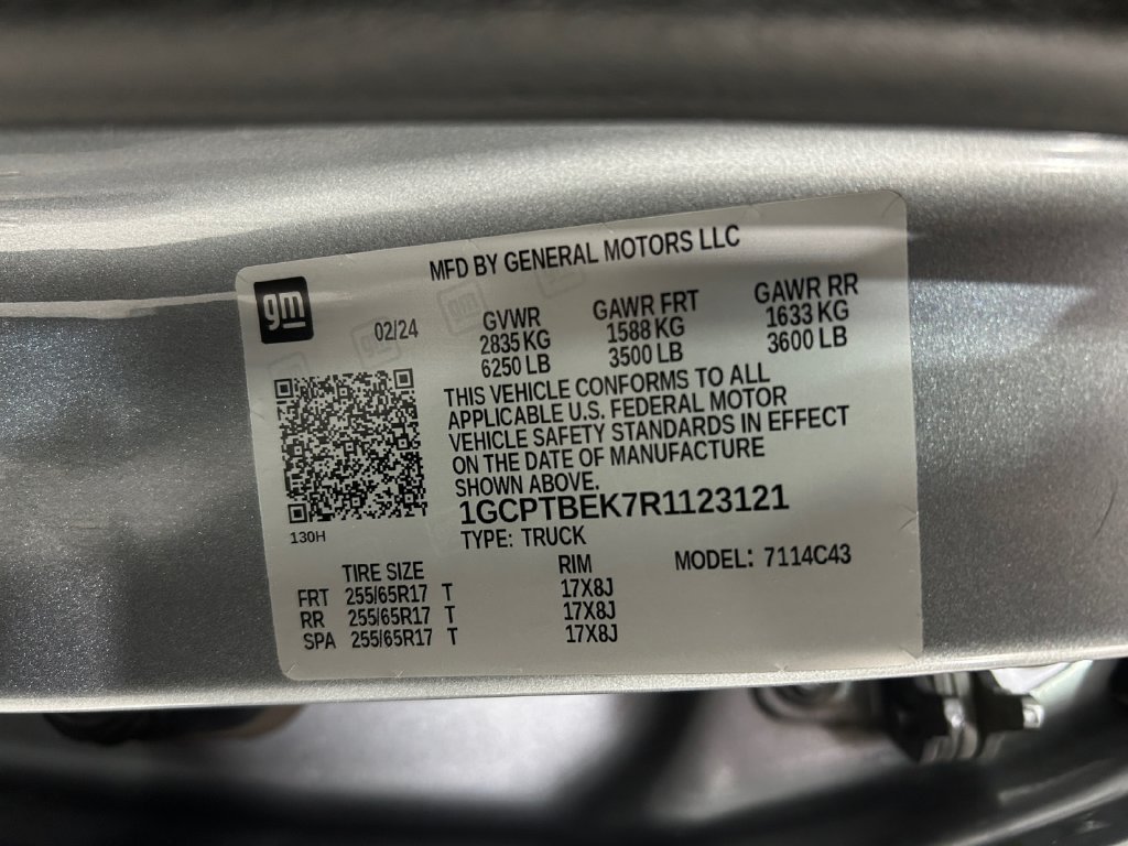 Used 2024 Gray Chevrolet Work Truck image 18