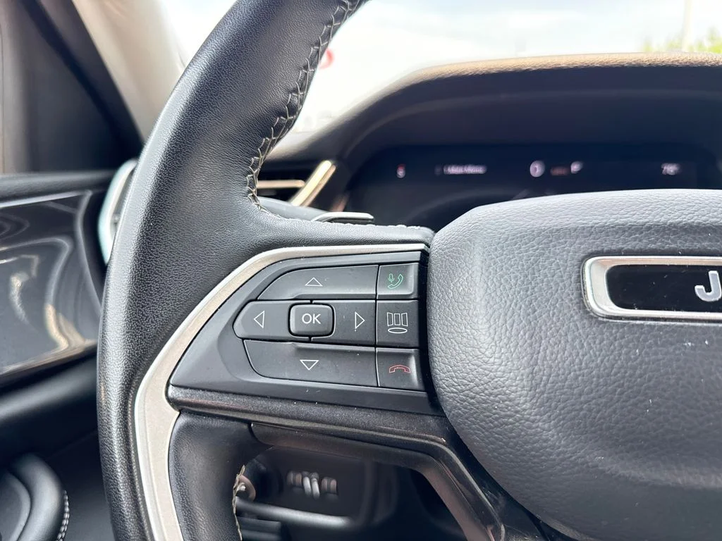 Used 2022 Black Jeep Laredo image 16