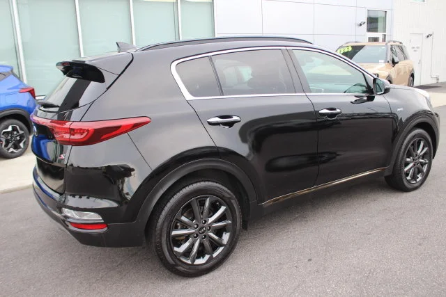 Used 2020 Red Kia S image 28