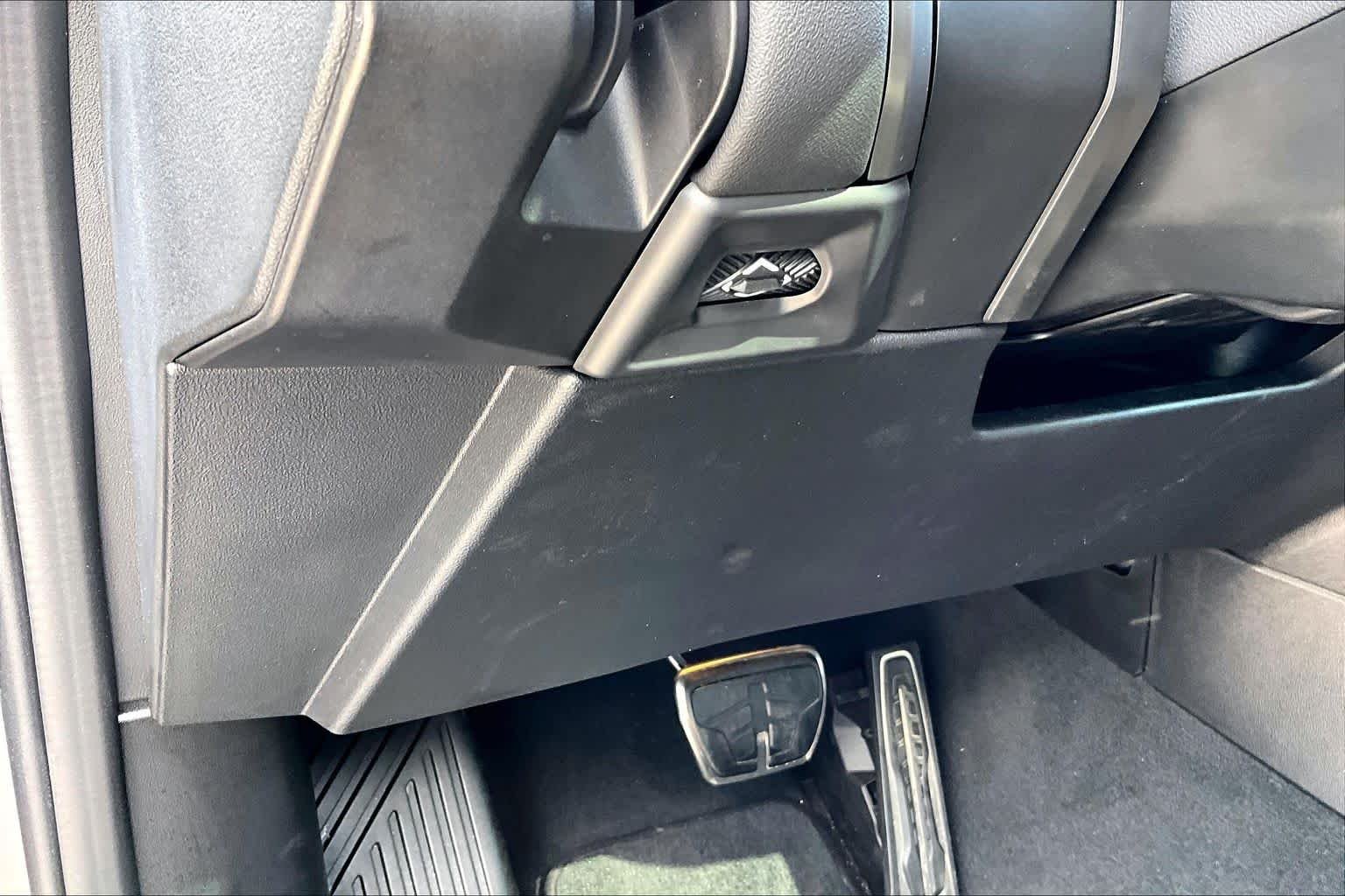 Used 2026 Frozen Pure Grey Metallic BMW M50 xDrive image 33