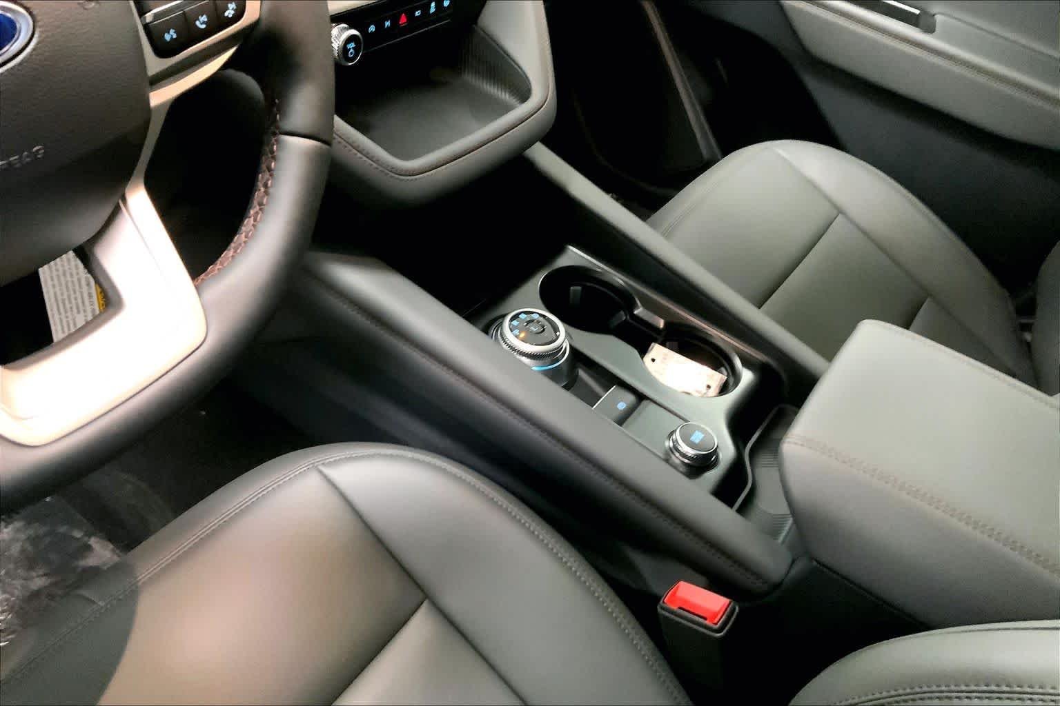 New 2026 Star White Metallic Tri-Coat Ford Active image 6