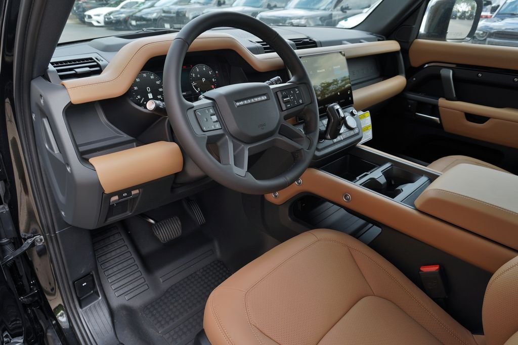 New 2026 Santorini Black Land Rover X-Dynamic SE image 12