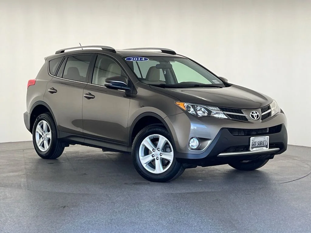 Used 2014 Brown Toyota XLE image 41
