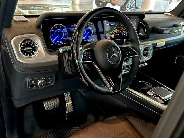 New 2026 MANUFAKTUR Deep Green Non-Metallic Mercedes-Benz G 580 image 7