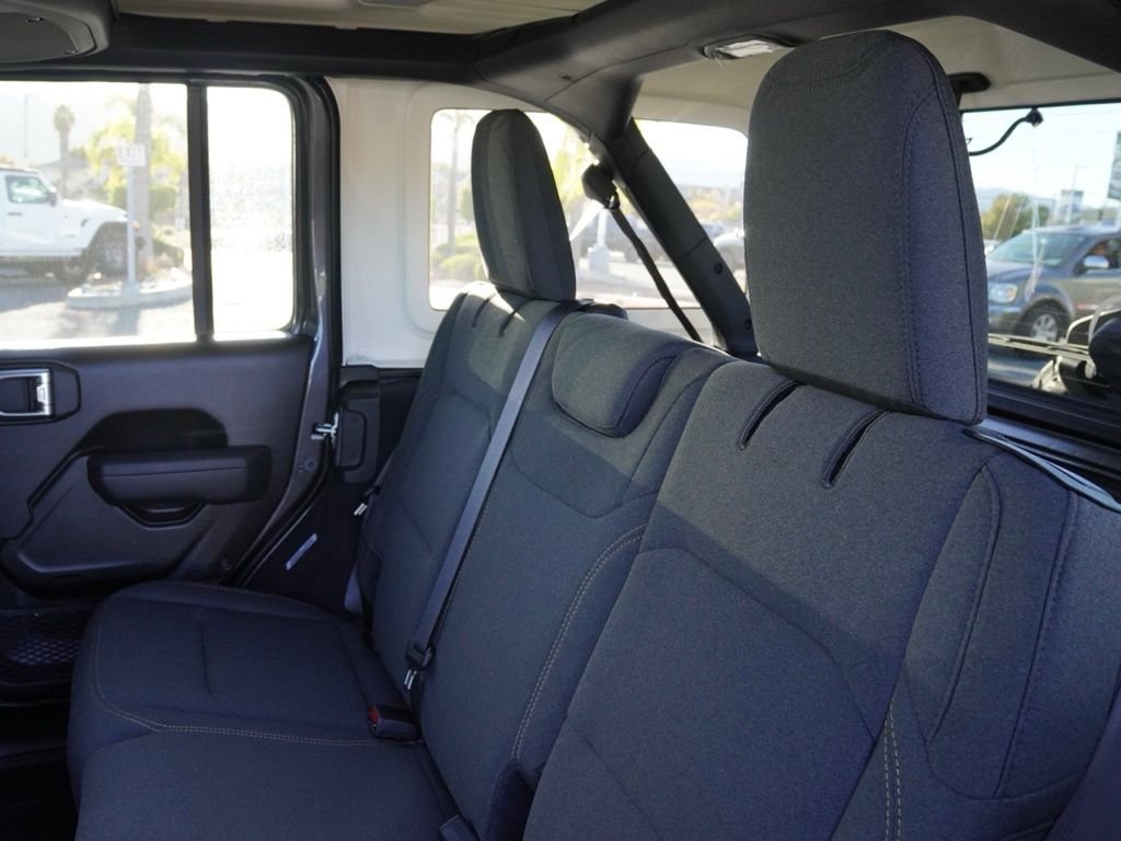 New 2026 Granite Crystal Metallic Clear-Coat Exterior Paint Jeep Sport S image 21