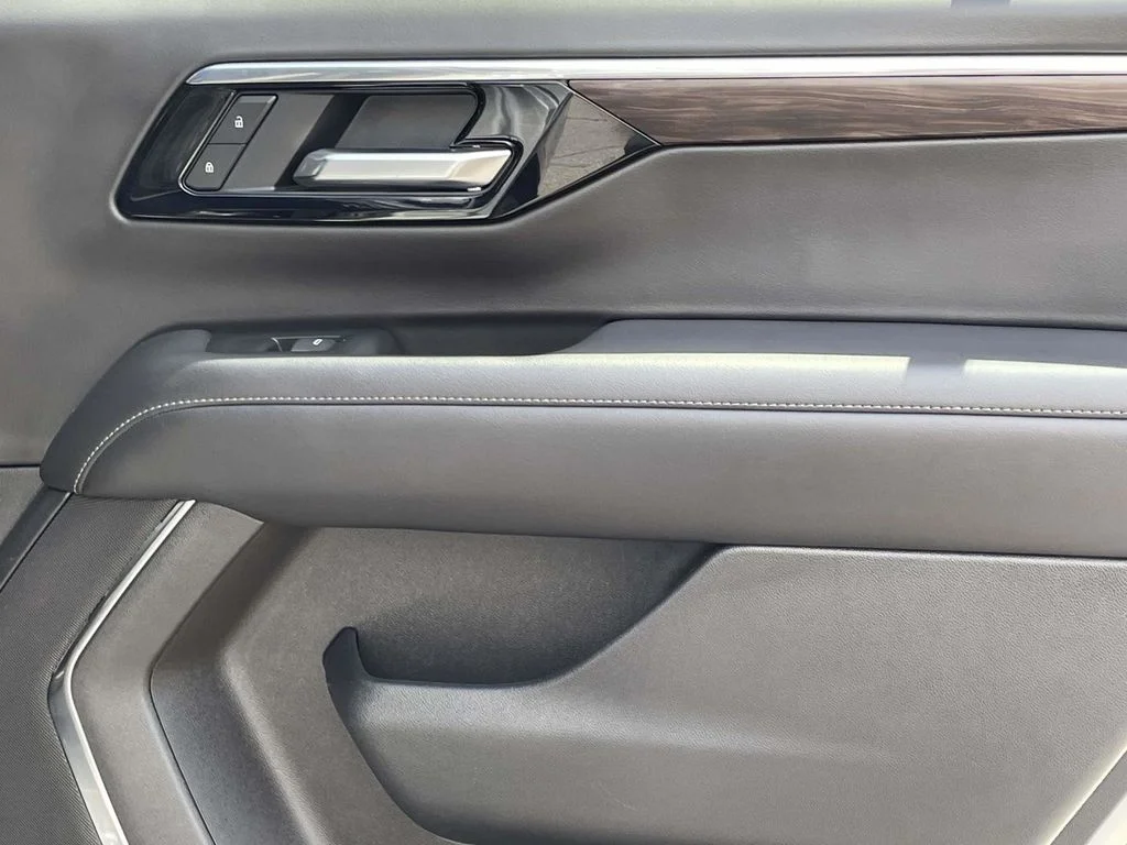 Used 2025 Gray Chevrolet Z71 image 20