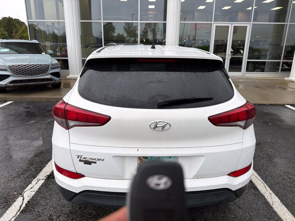 Used 2018 White Hyundai SE image 4