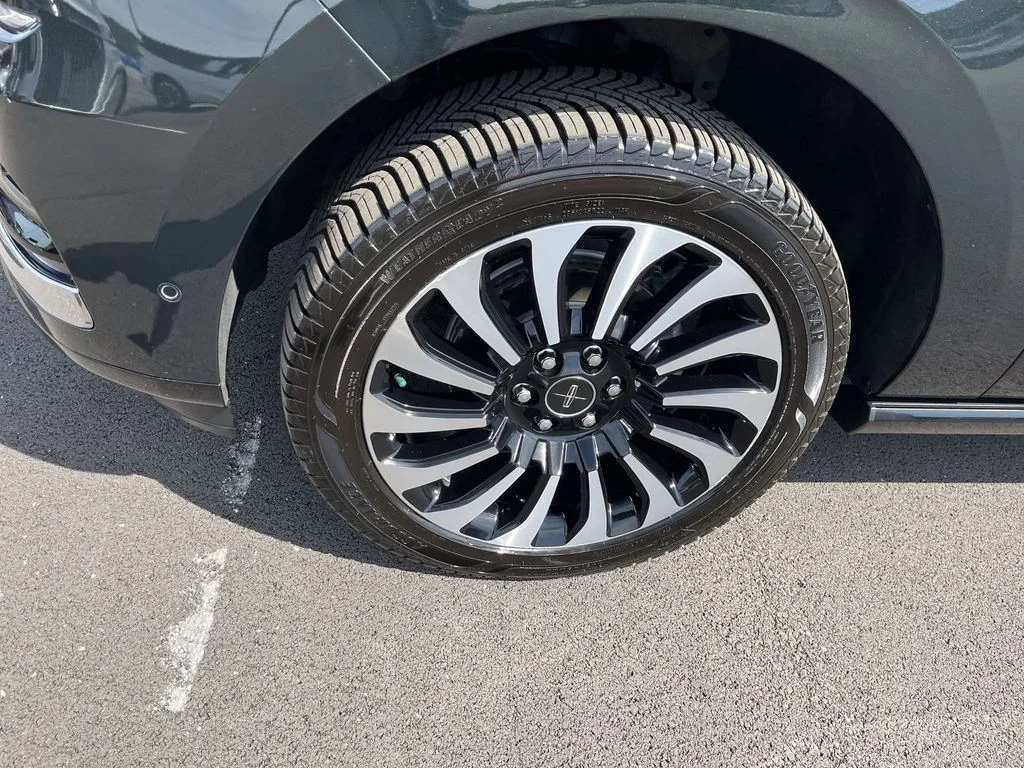 Used 2022 Green Lincoln Black Label image 10