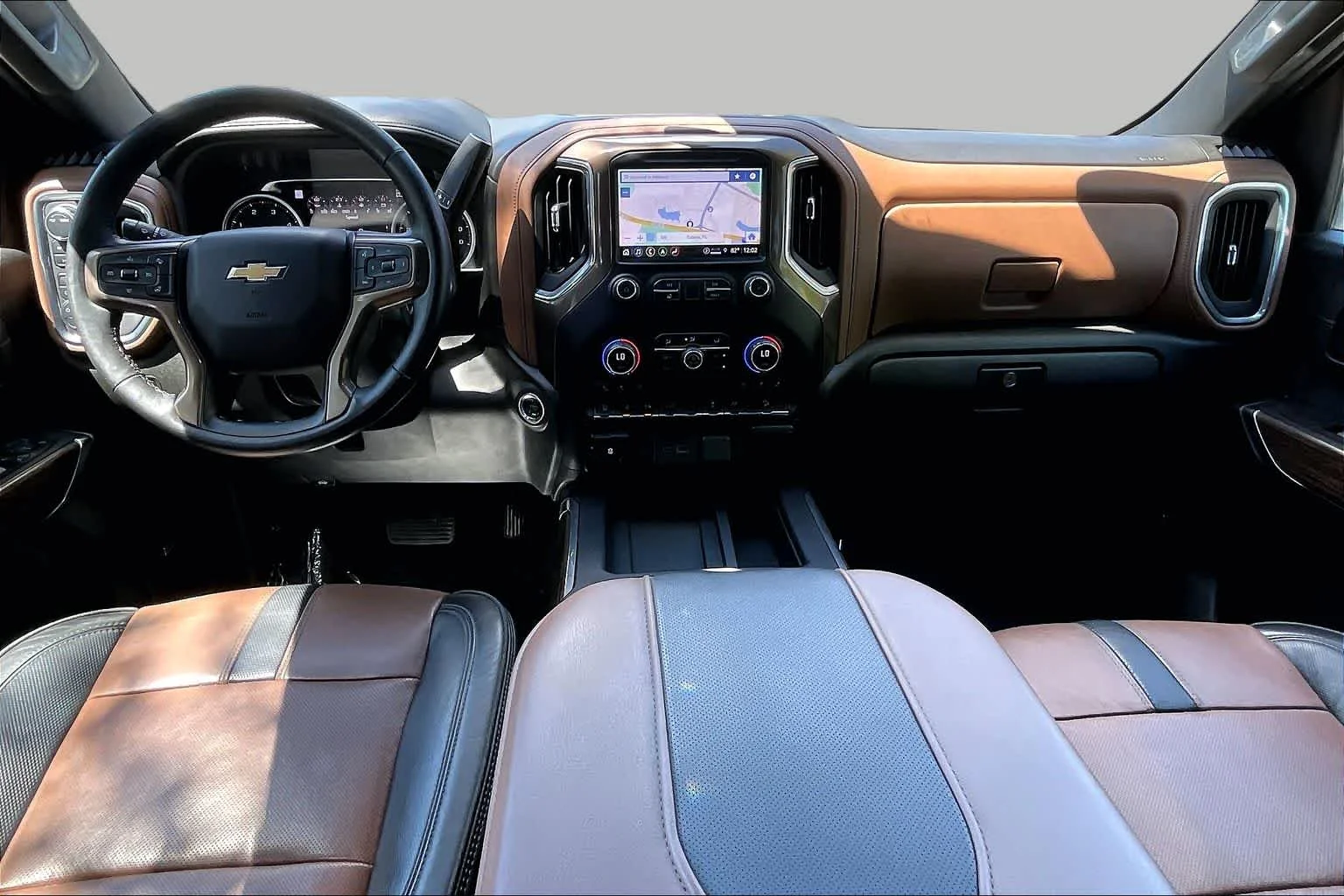 Used 2023 Iridescent Pearl Tricoat Chevrolet High Country image 15