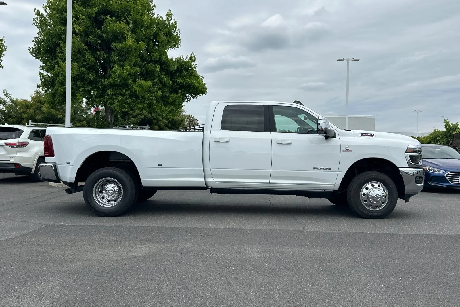 New 2026 Bright White Clear-Coat Exterior Paint RAM Laramie image 3