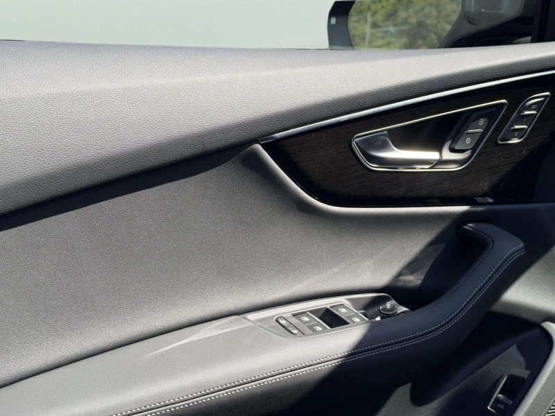 New 2027 Mythos Black Metallic Audi Prestige image 27