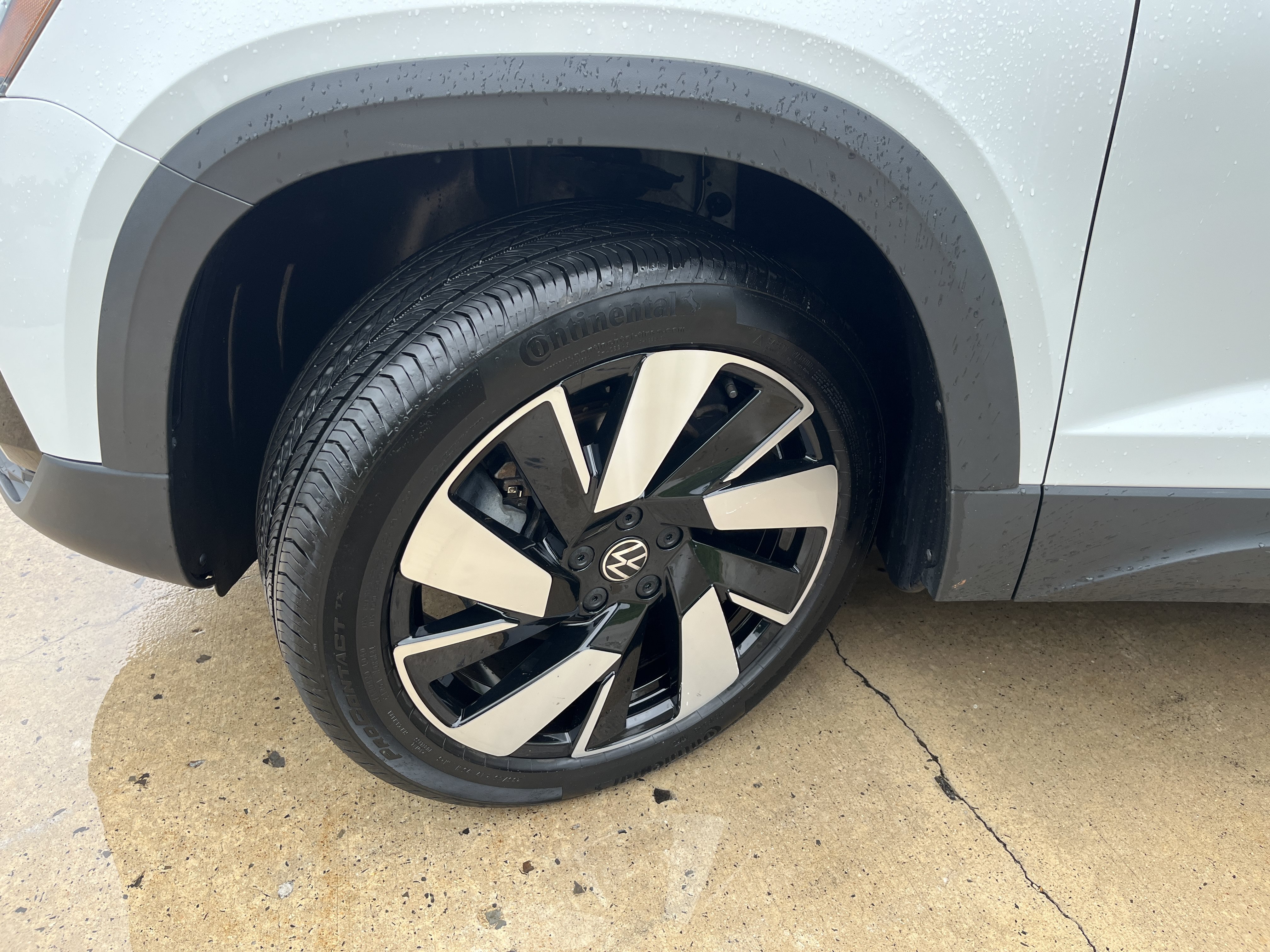 Used 2024  Volkswagen SEL image 16