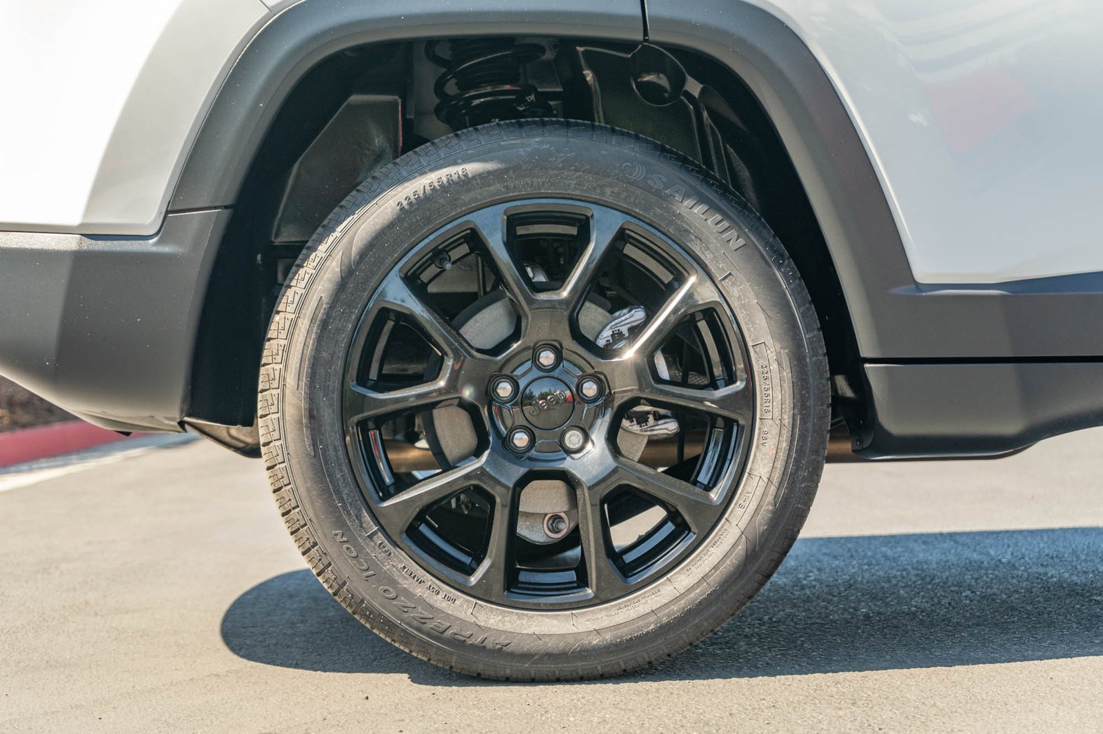 Used 2023 Bright White Clearcoat Jeep Latitude image 6