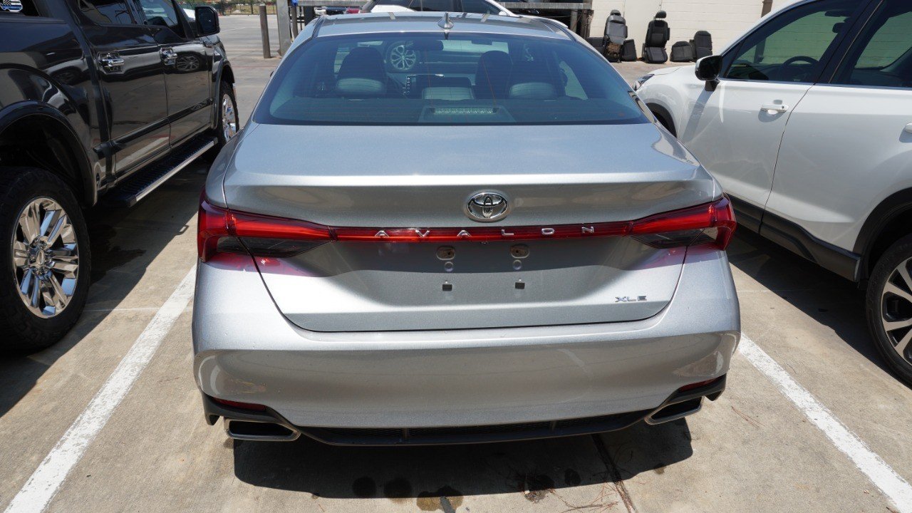 Used 2022 Silver Toyota XLE image 7