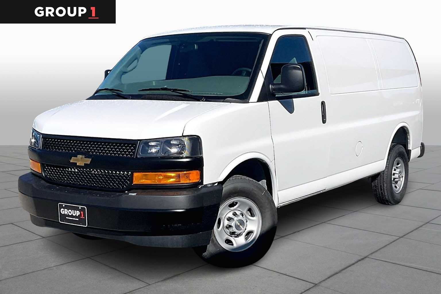 2026 Chevrolet Express 2500 Work Van HD's photo