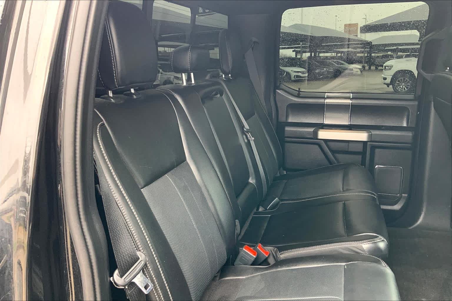 Used 2020 Agate Black Metallic Ford LARIAT image 18
