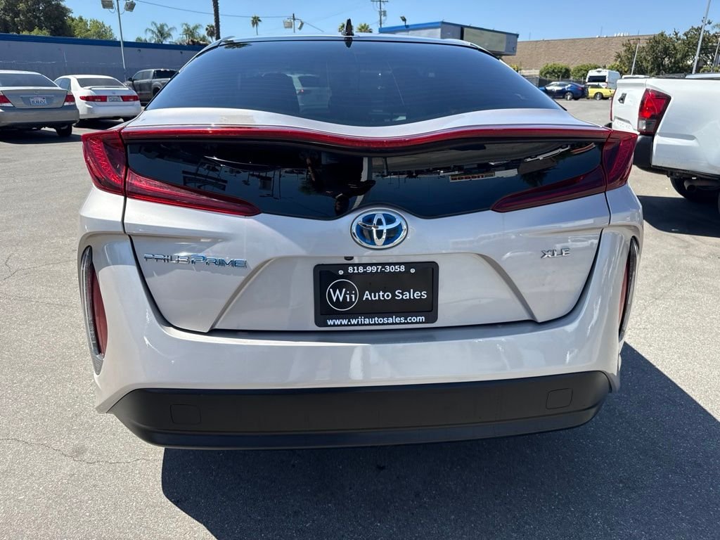 Used 2020 Silver Toyota XLE image 6