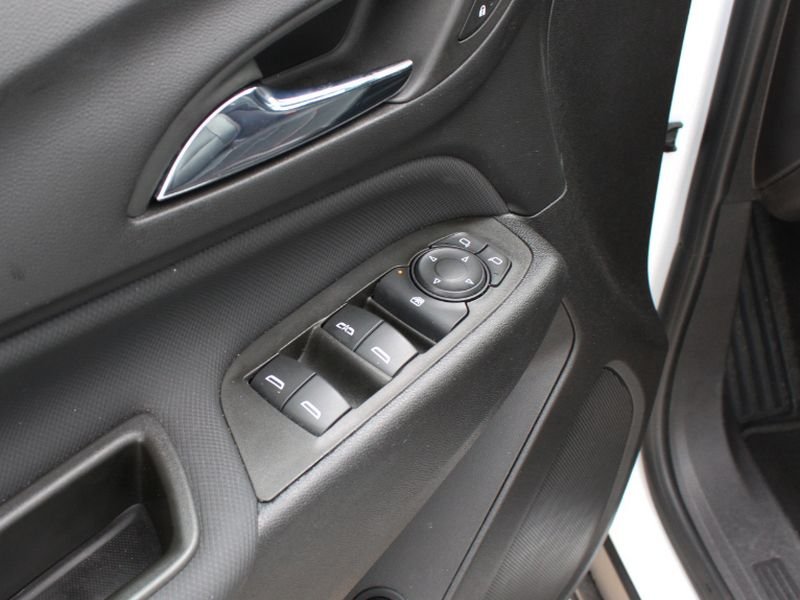 Used 2024 Summit White Chevrolet RS image 3