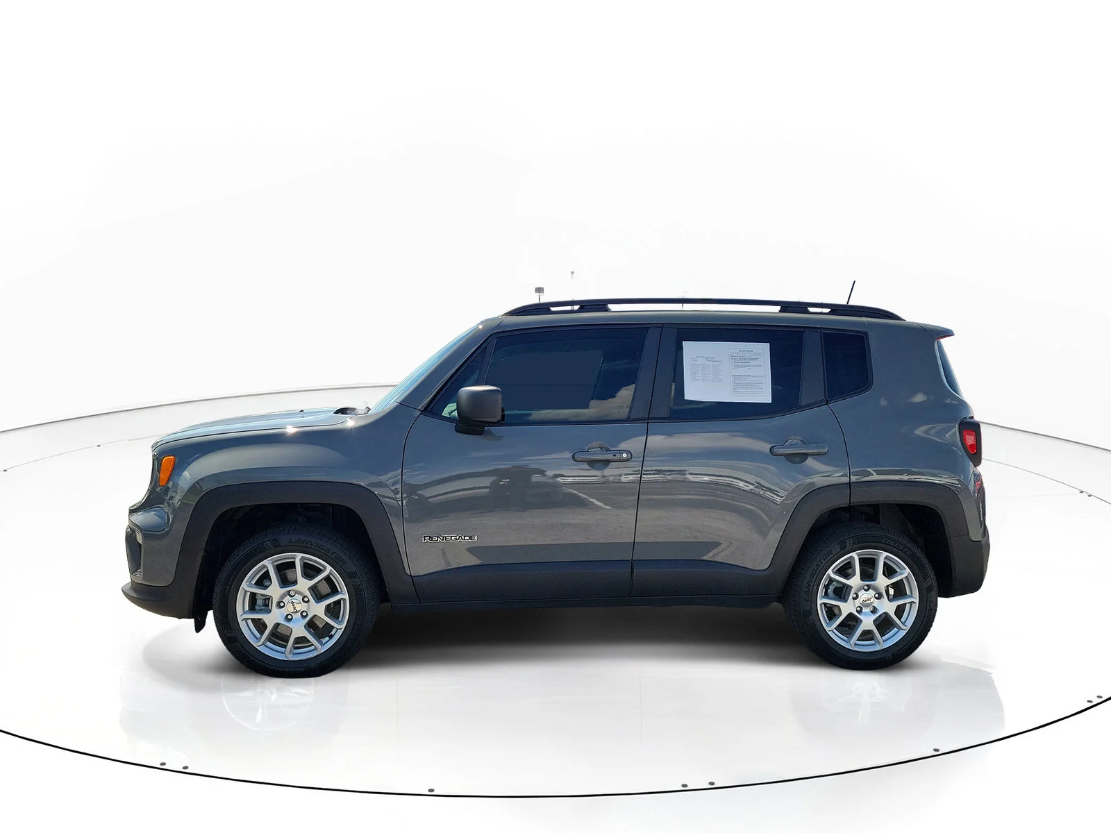 Used 2022 Sting-Gray Clearcoat Jeep Latitude image 4